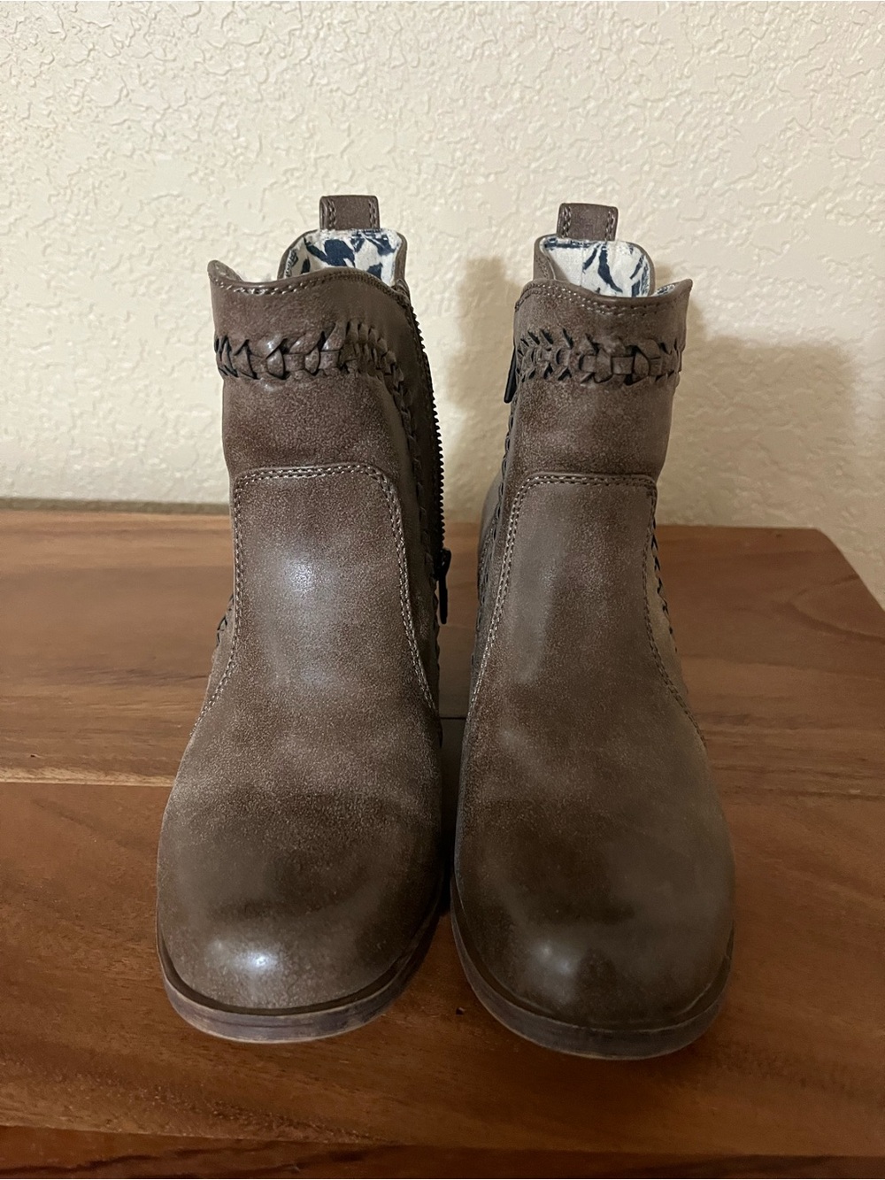 Boots size 6